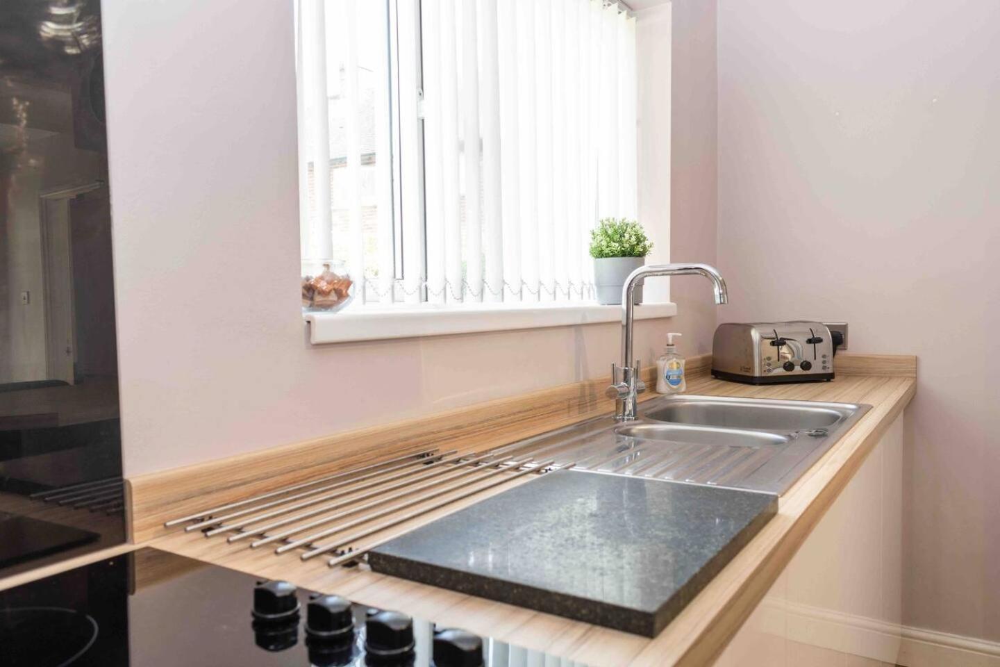 Comfortable And Convenient 3 Bedroom House With Parking Handsworth Exteriér fotografie