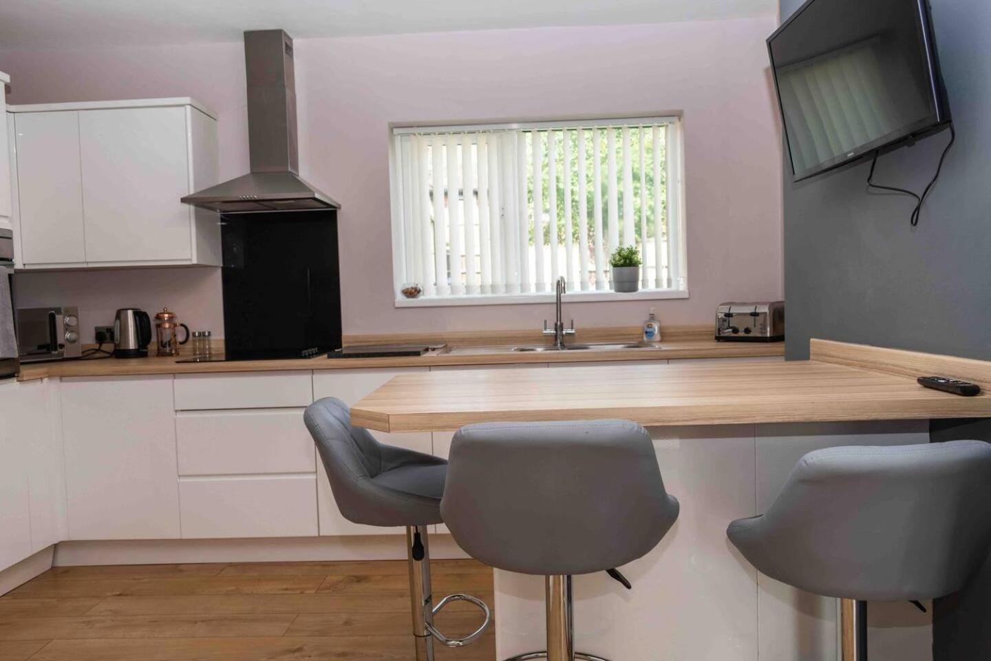 Comfortable And Convenient 3 Bedroom House With Parking Handsworth Exteriér fotografie